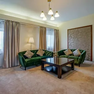 Lovely - 3 Bdr. Serviced In Old Town Bucarest